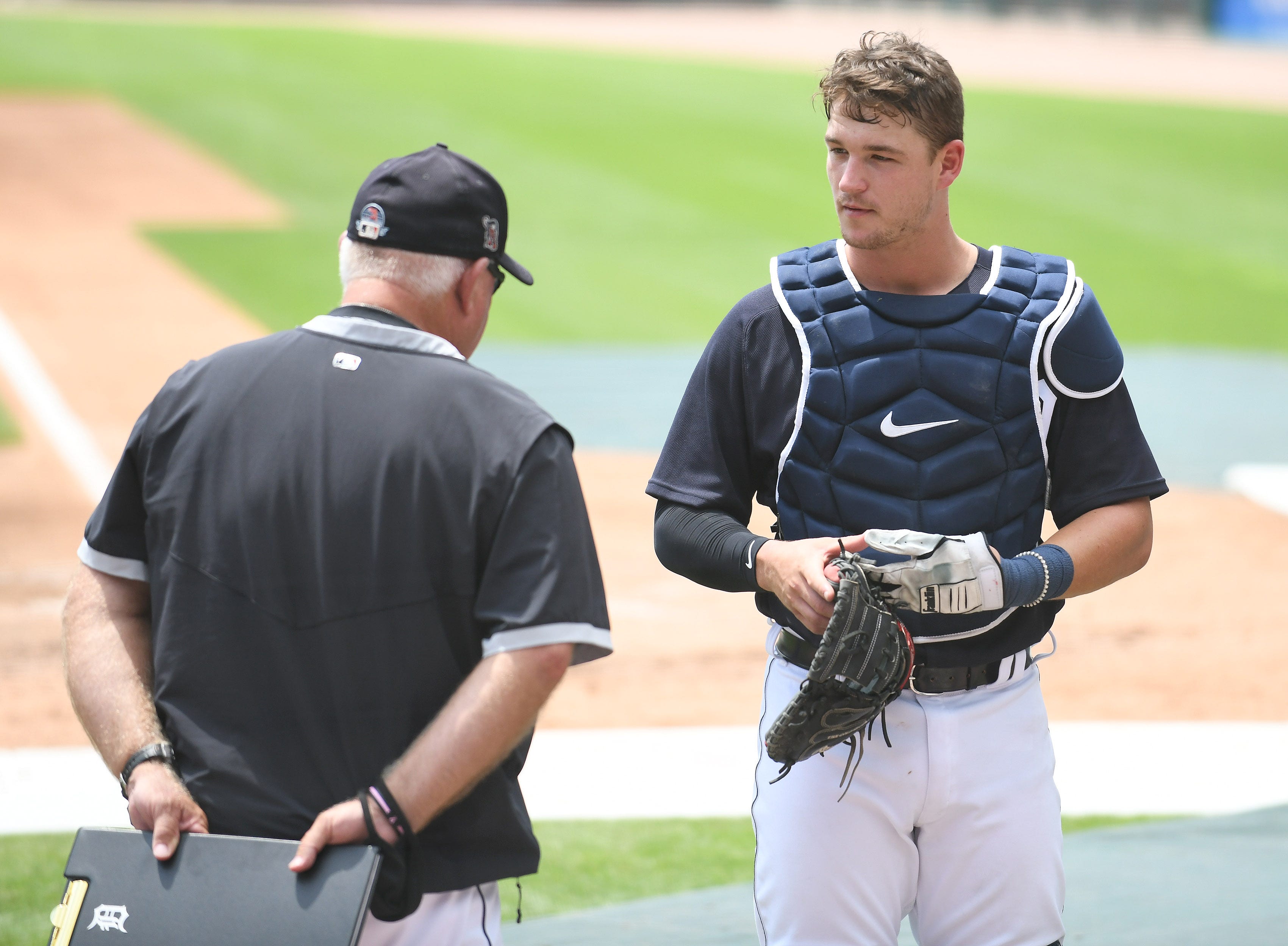 Tigers manager Ron Gardenhire, left, talks with non-roster catcher Dillon Dingler.