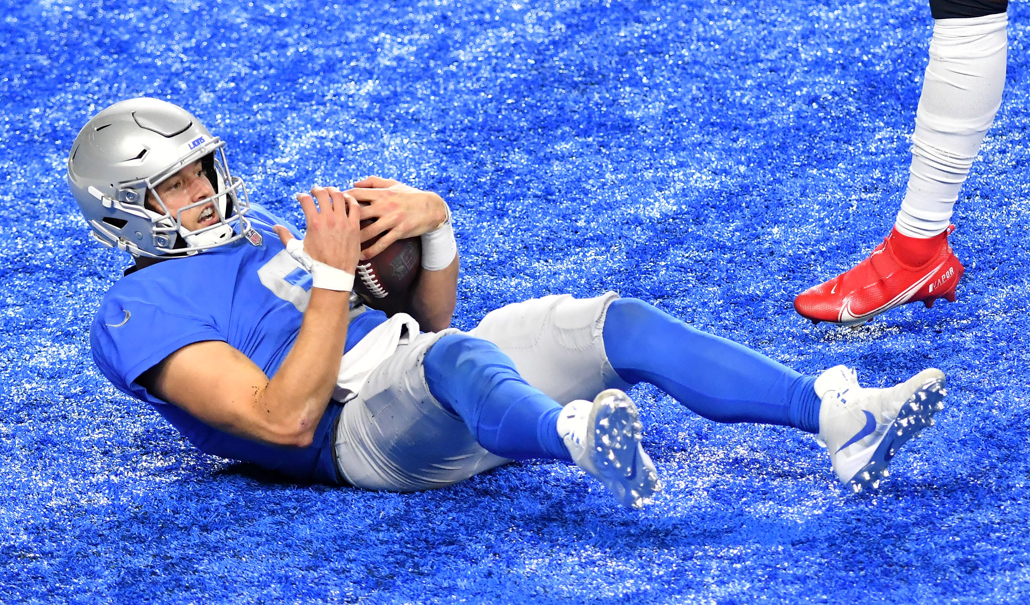 Lions quarterback Matthew Stafford (9) signals that he thought he made the catch but it was ruled incomplete in the third quarter.