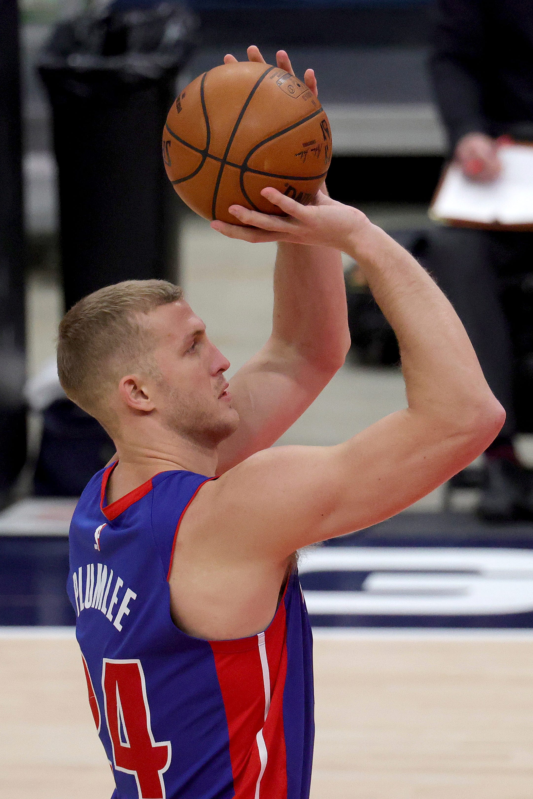 Detroit Pistons Mason Plumlee shoots a free throw during the first half.