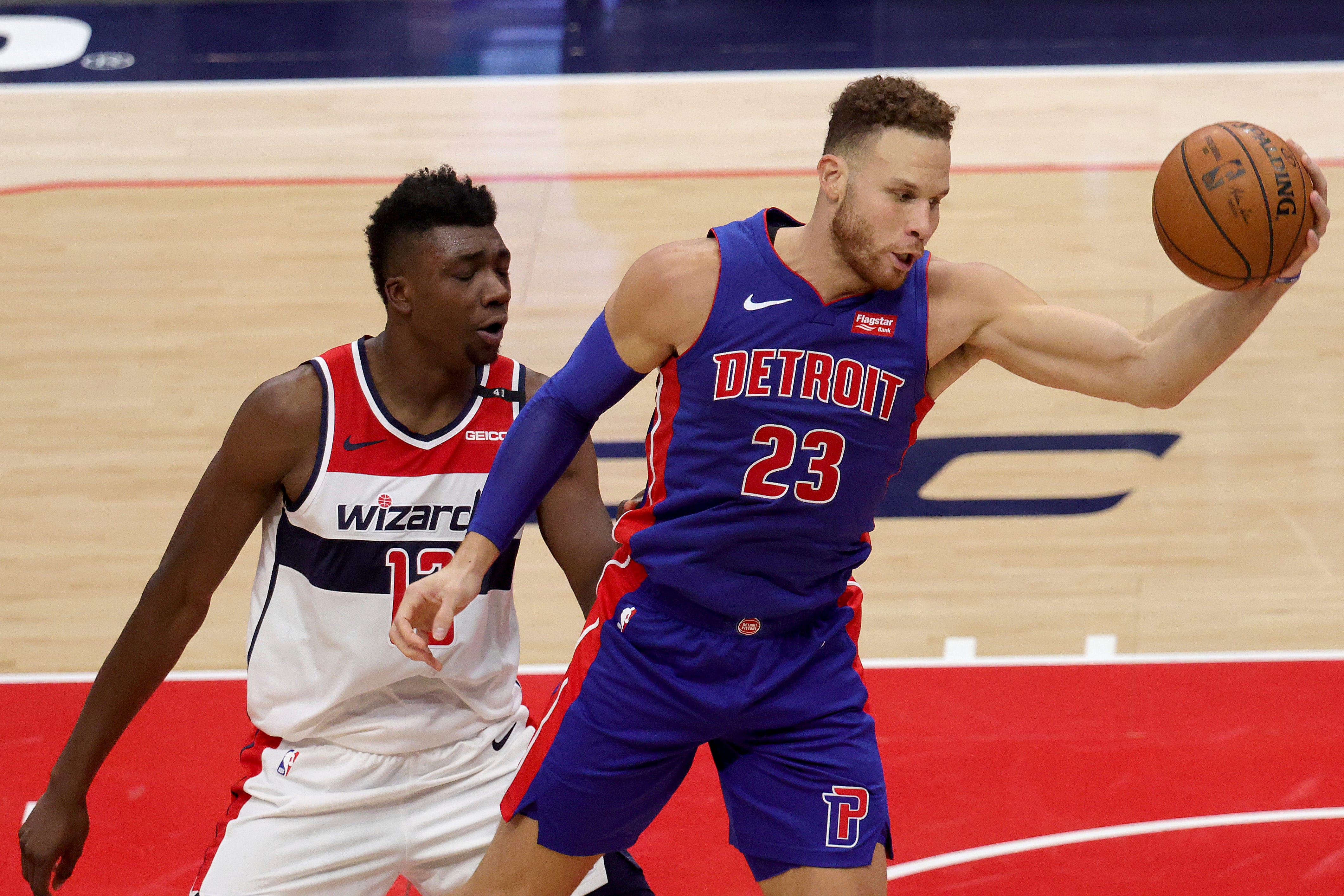 Detroit Pistons Blake Griffin (23) pulls in a pass in front of Washington Wizards Thomas Bryant during the first half.