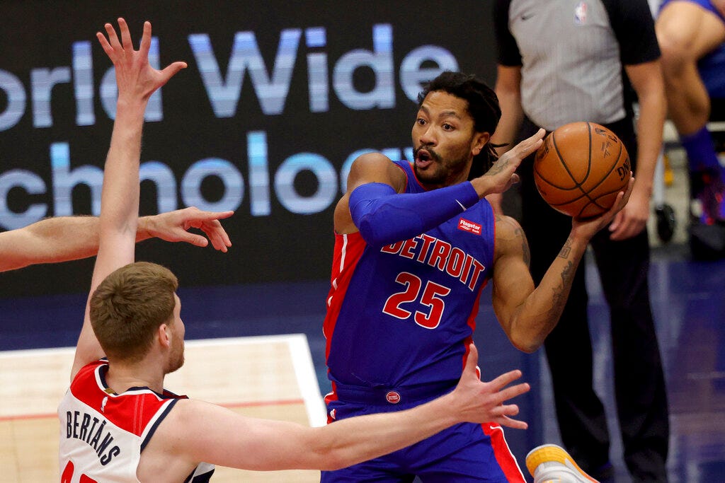 Detroit Pistons Derrick Rose (25) passes the ball in front of Washington Wizards Davis Bertans during the first half.