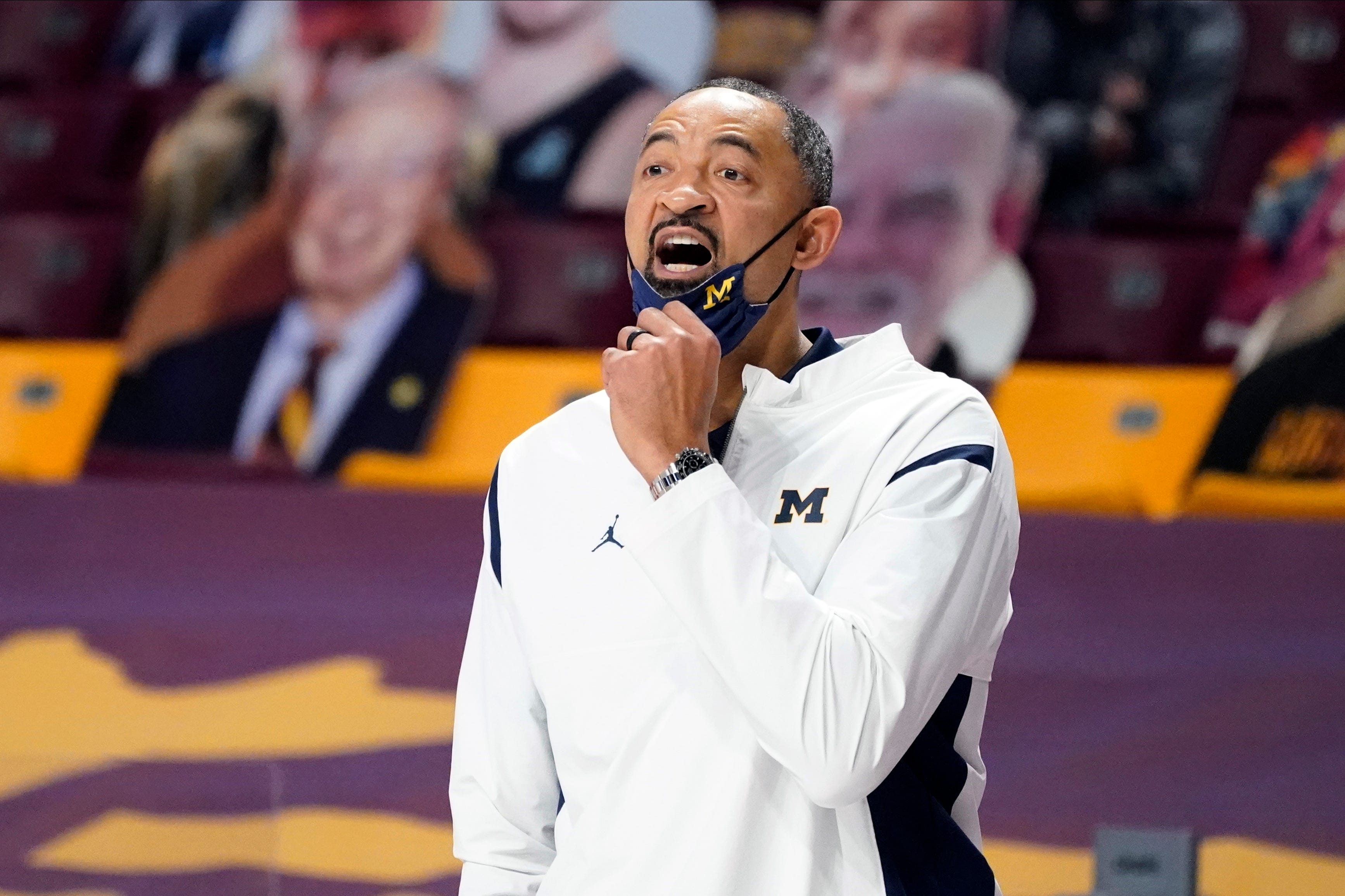 Michigan head coach Juwan Howard directs his team in the second half of the loss at Minnesota.