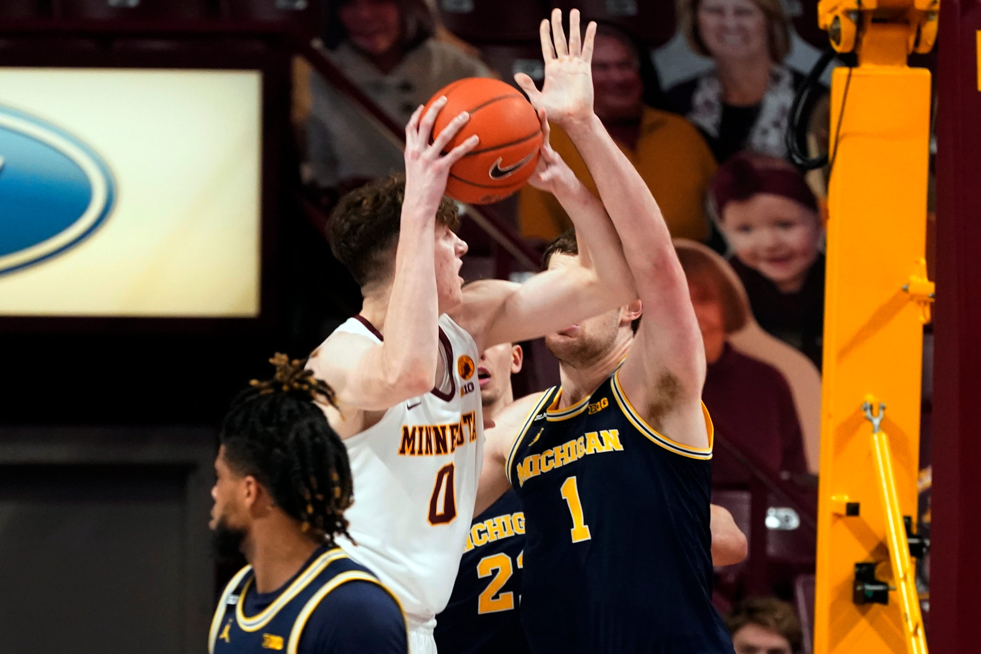 Minnesota's Liam Robbins (0) eyes the basket as Michigan's Hunter Dickinson (1) defends in the second half.