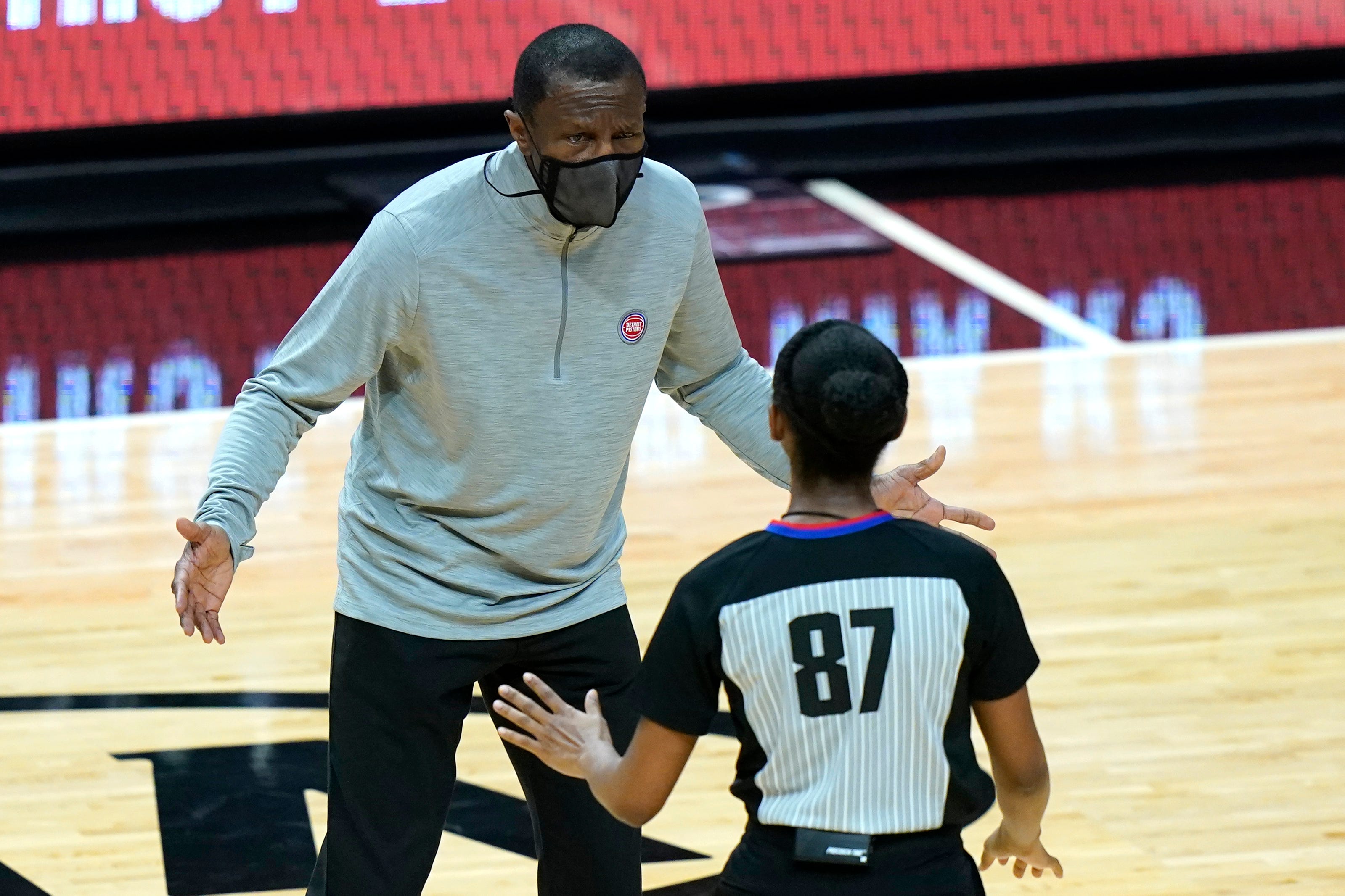 Detroit Pistons head coach Dwane Casey, left, argues a call with official Danielle Scott (87) during the first half.