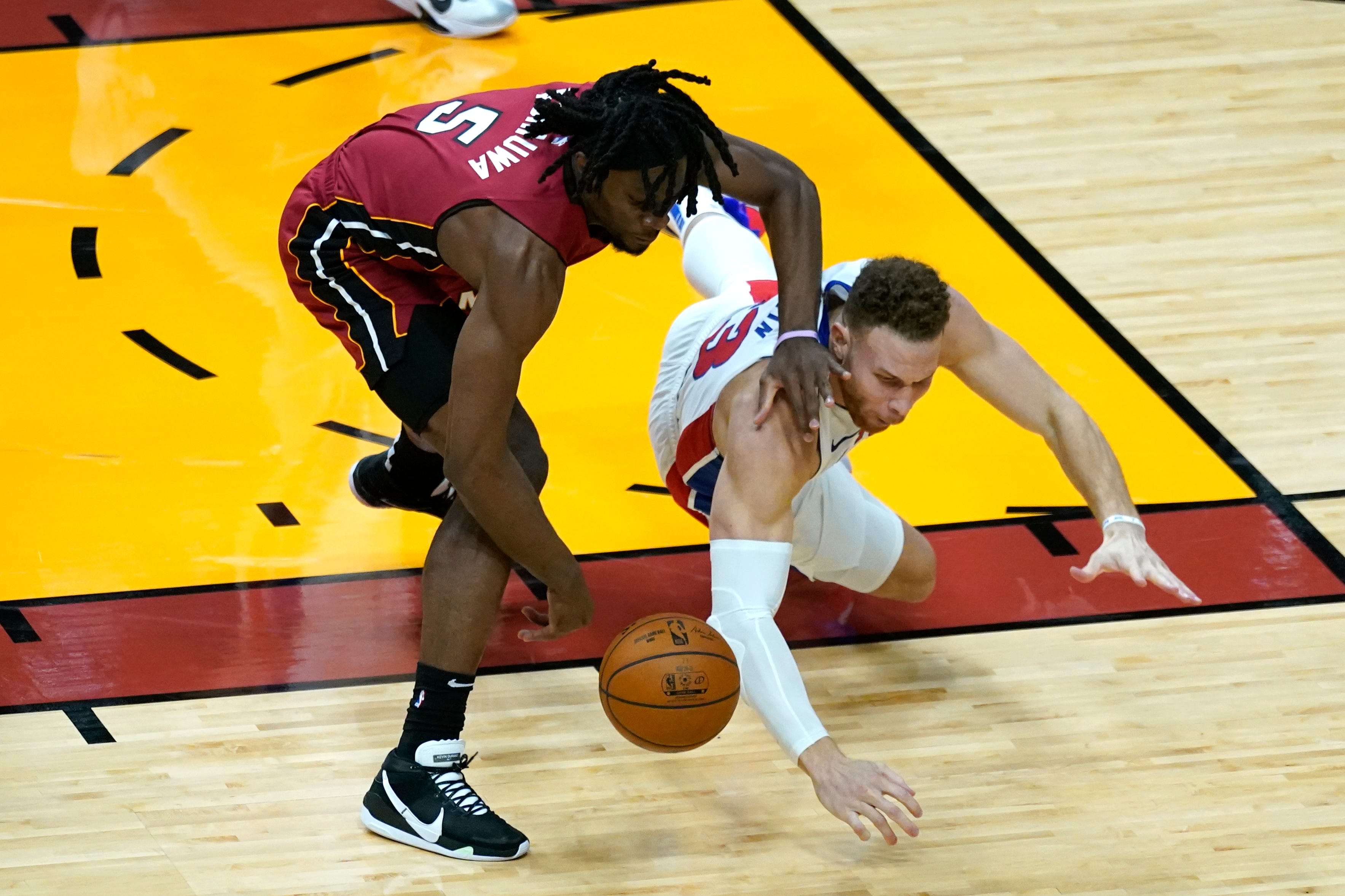 Miami Heat forward Precious Achiuwa (5) and Detroit Pistons forward Blake Griffin go for the ball during the first half.