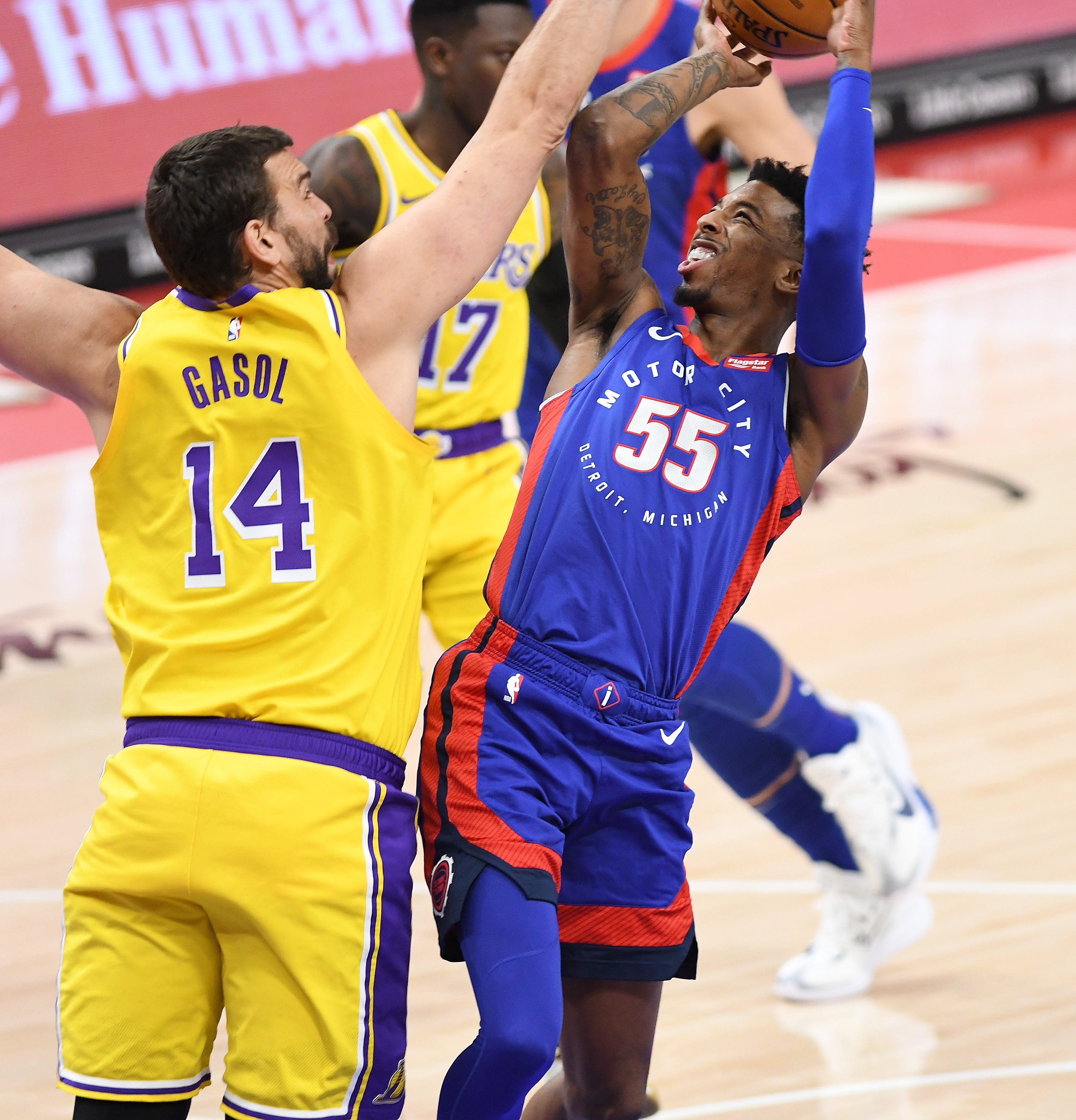Pistons' Delon Wright shoots over Lakers' Marc Gasol in the first quarter.   Pistons vs Los Angeles Lakers, Little Caesars, Arena. Detroit on Jan. 28, 2021.