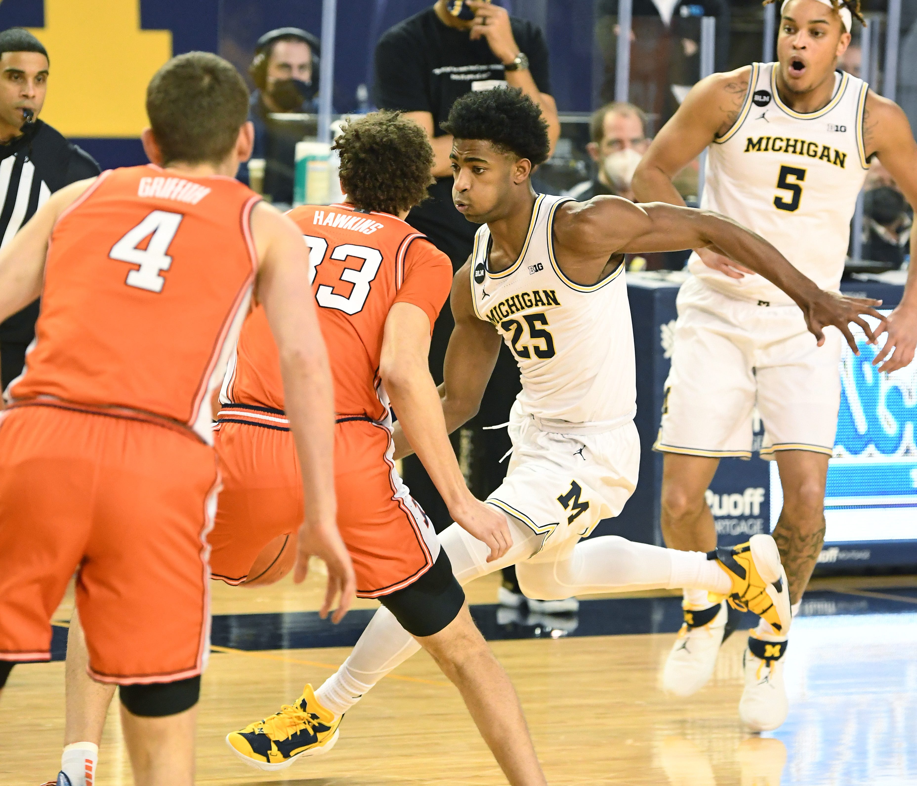 Michigan's Jace Howard brings the ball up court late in the second half.