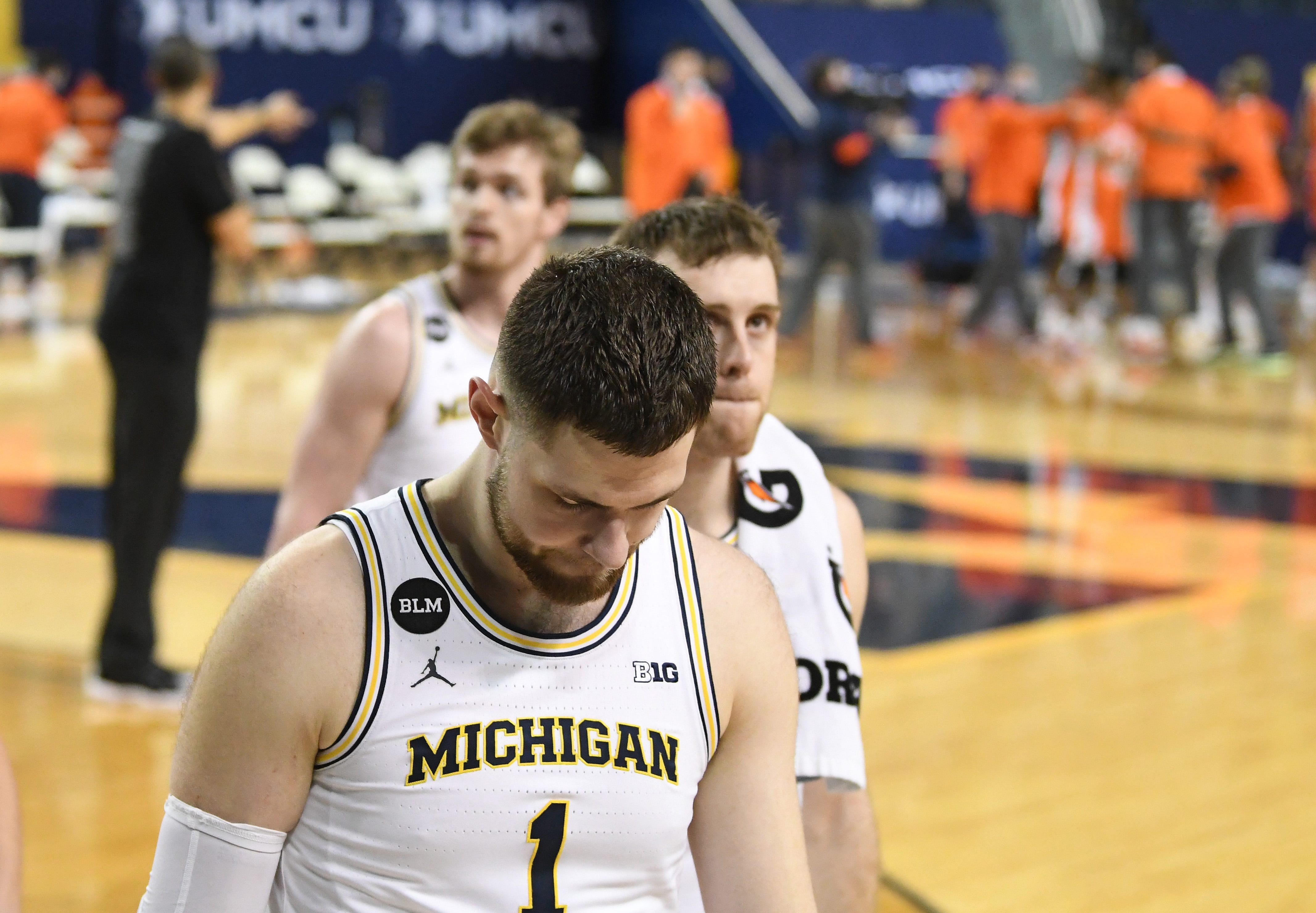 Michigan's Hunter Dickinson walks off the court after losing to Illinois 76-53.