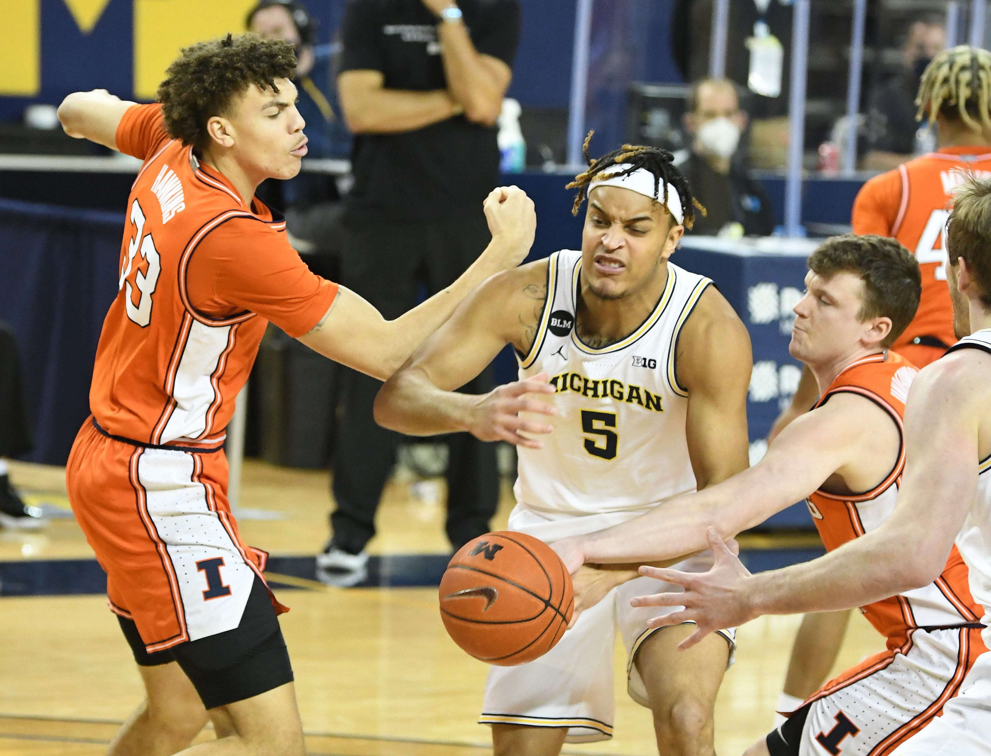Michigan's Terrance Williams II gets fouled by Illinois' Tyler Underwood late in the second half.