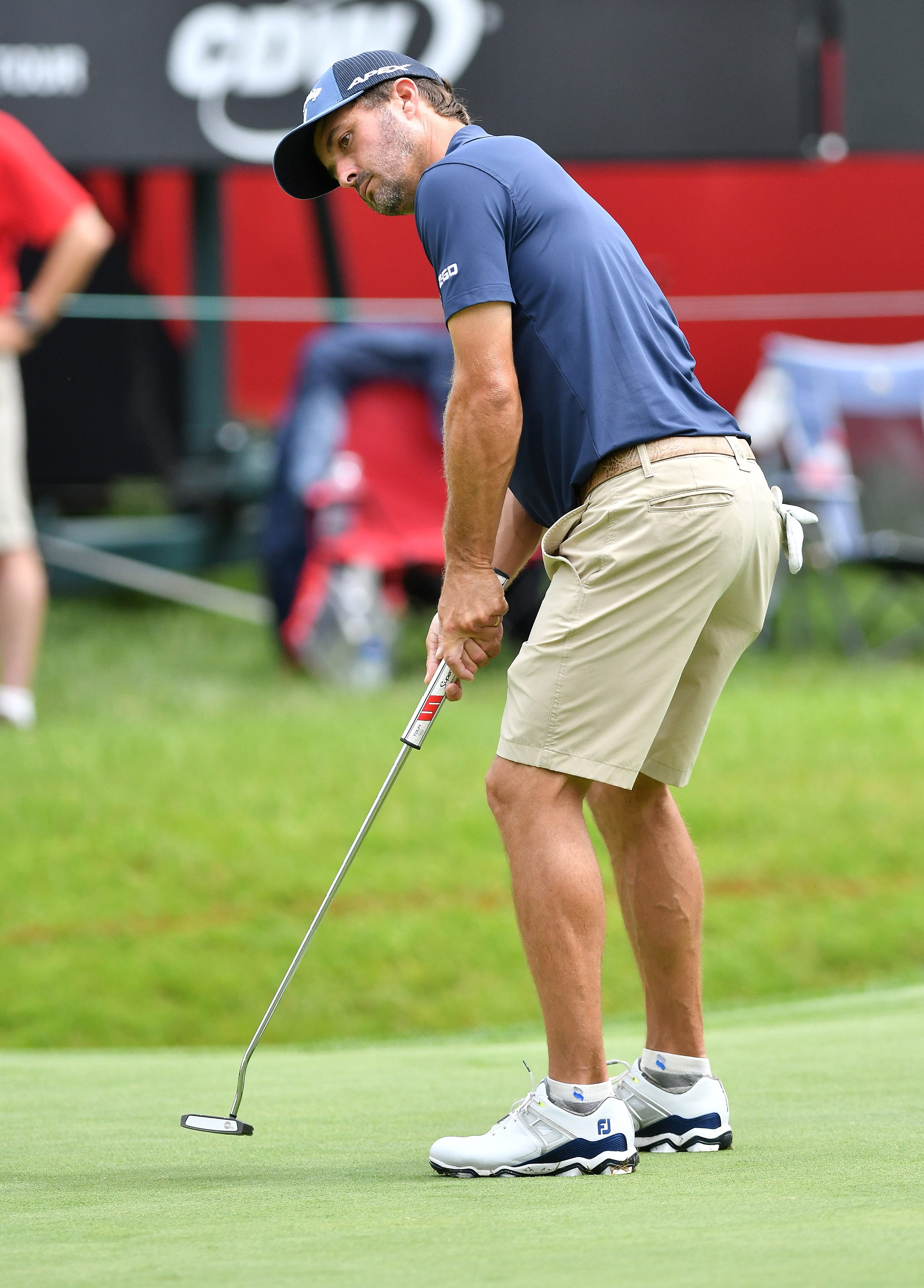 Kevin Kisner putts on the 18th green.