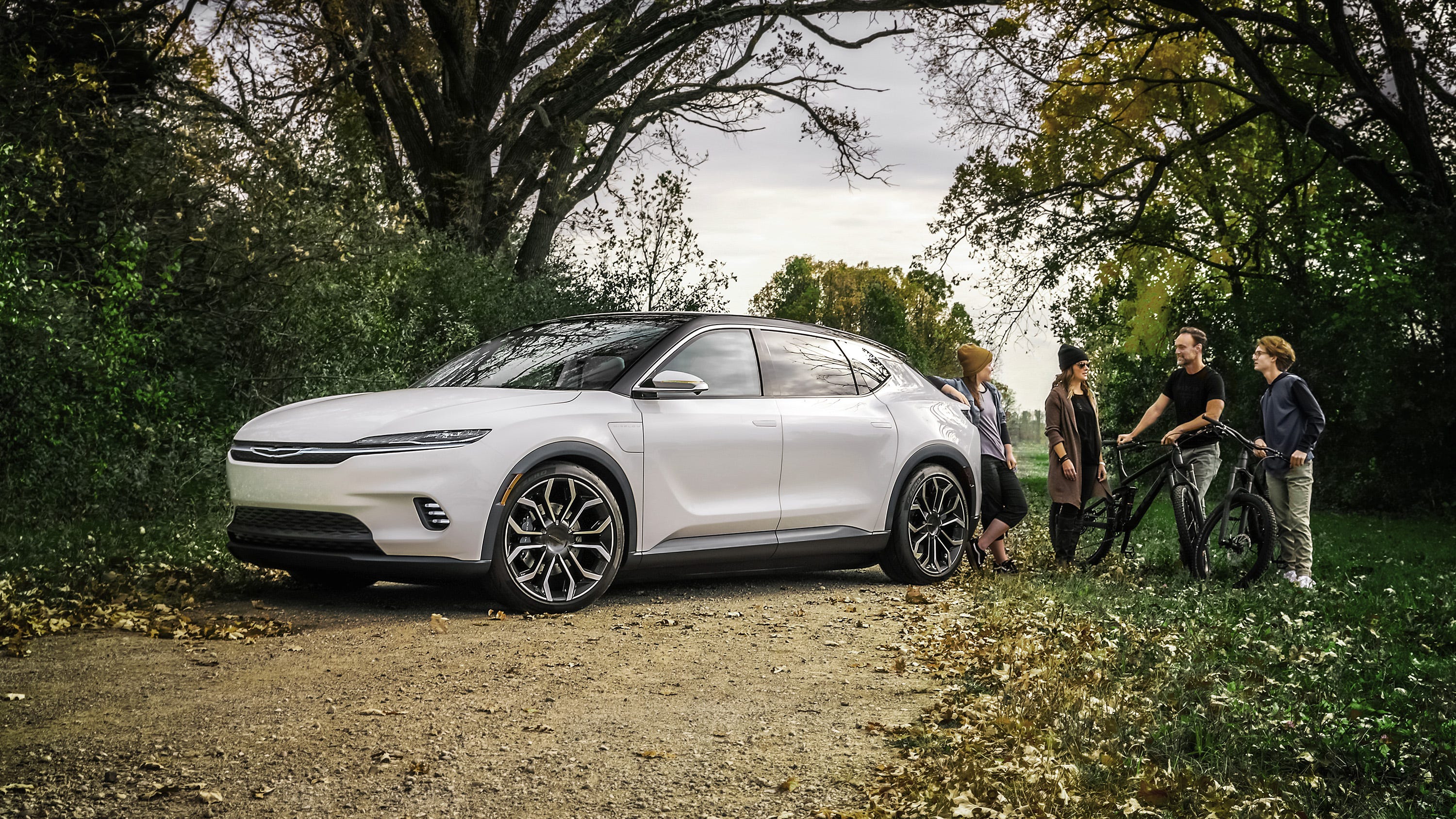 The Chrysler Airflow Concept features a dynamic design proportion, with a low ride height and streamlined, two-tone roof line that achieves an elegant yet athletic profile.