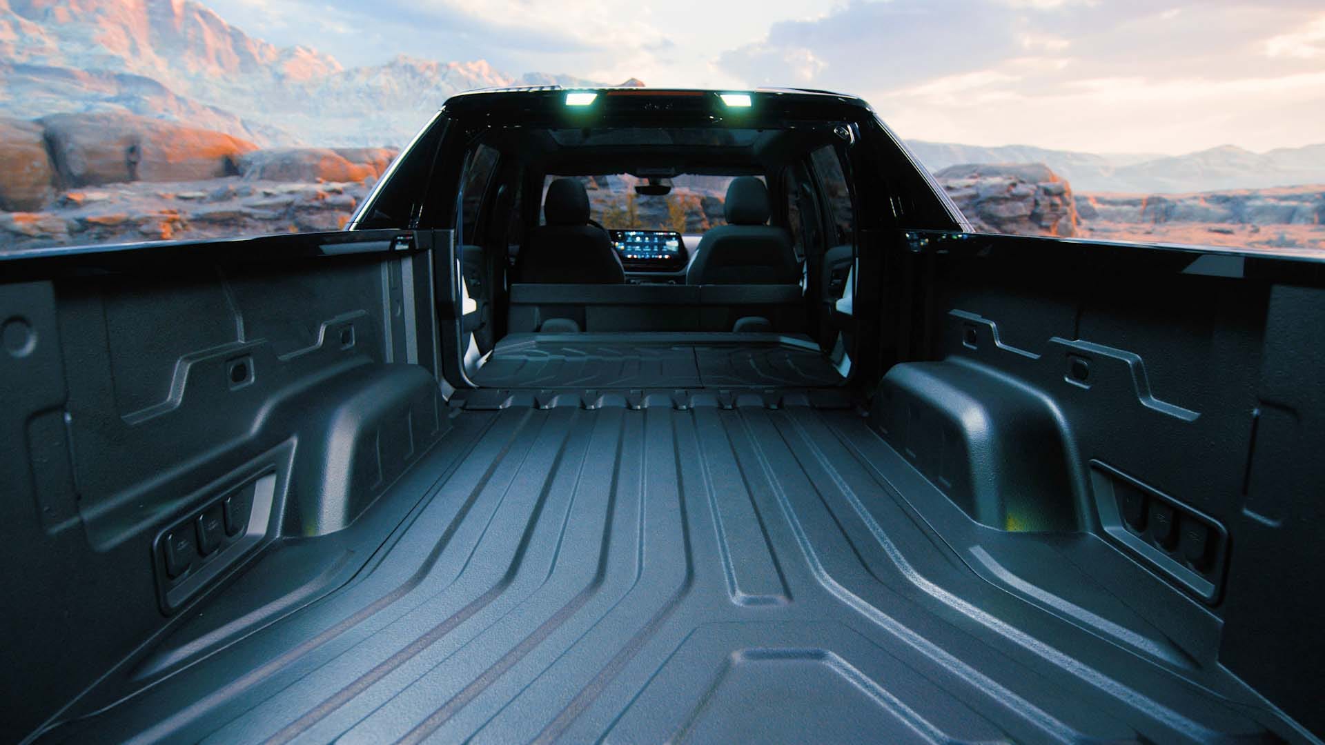 Open the Multi-Flex Midgate all the way in the 2024 Chevrolet Silverado EV RST and you can store the glass in the midgate and lay it flat in the back seat.