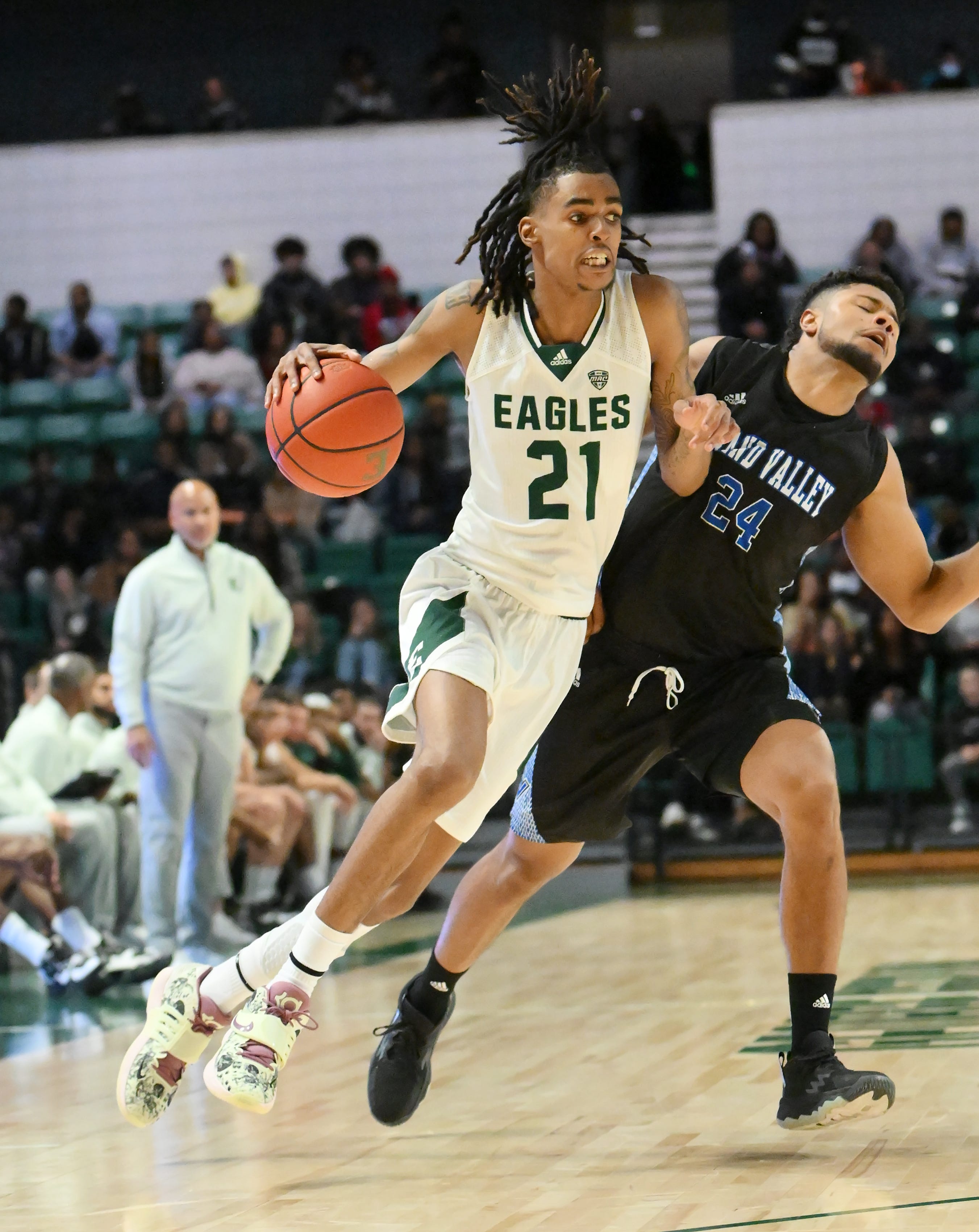 Eastern guard Emoni Bates (21) drives on Grand Valley forward Isaiah Carver-Bagley (24) in the first half.  Eastern vs Grand Valley in men's basketball exhibition at George Gervin GameAbove Center at Eastern Michigan University in Ypsilanti, Mich. on Oct. 27, 2022.